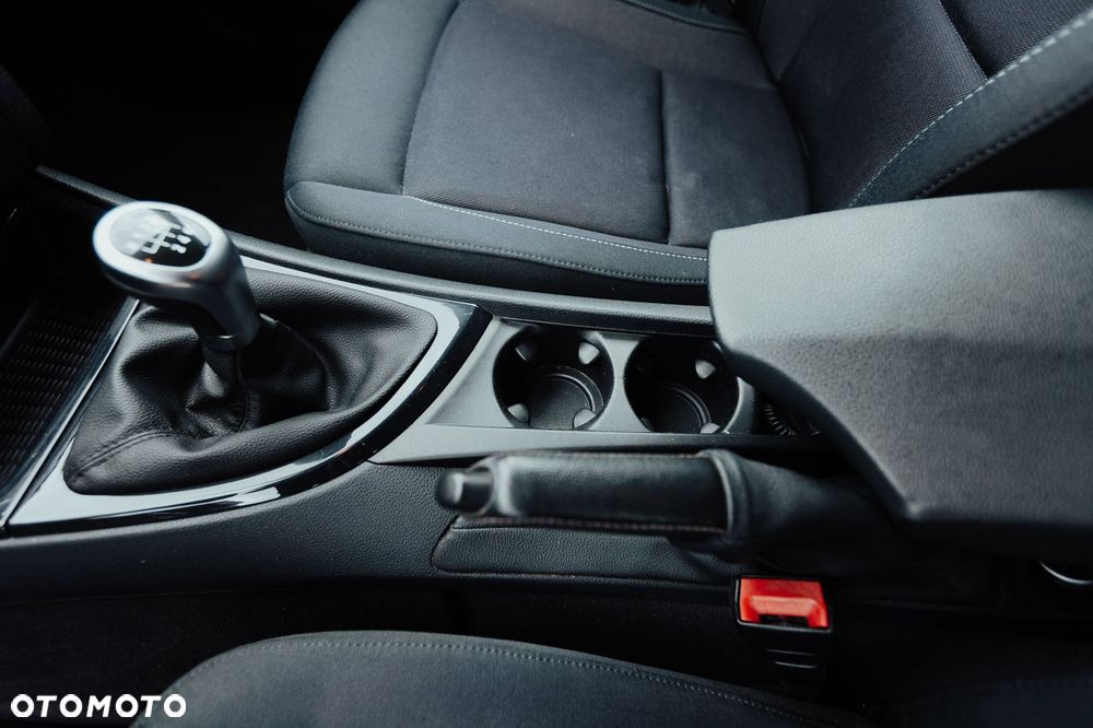 BMW Seria 1 116d - 27