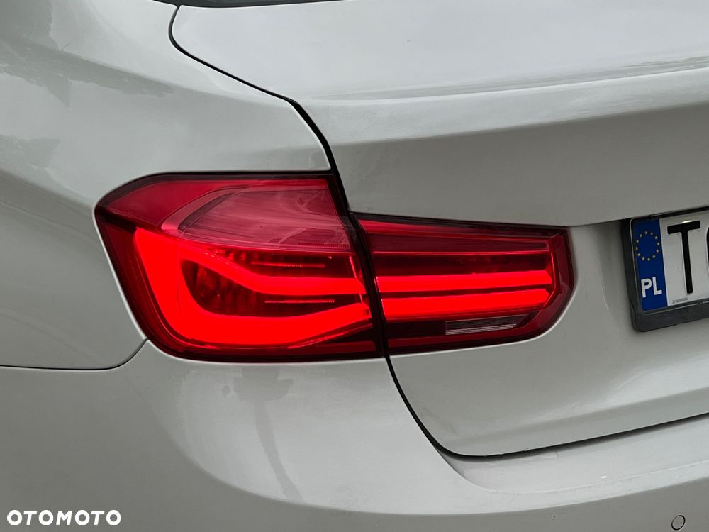 BMW Seria 3 318i - 15
