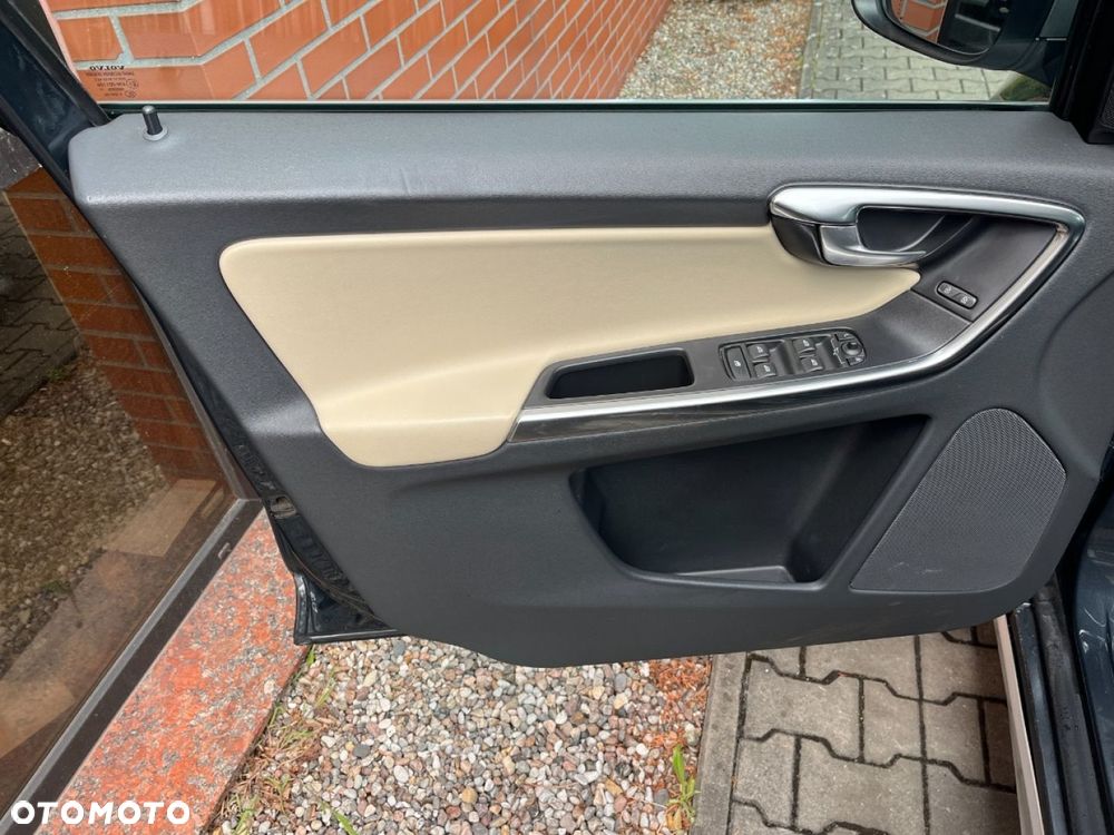 Volvo XC 60 2.4D AWD RDesign - 18