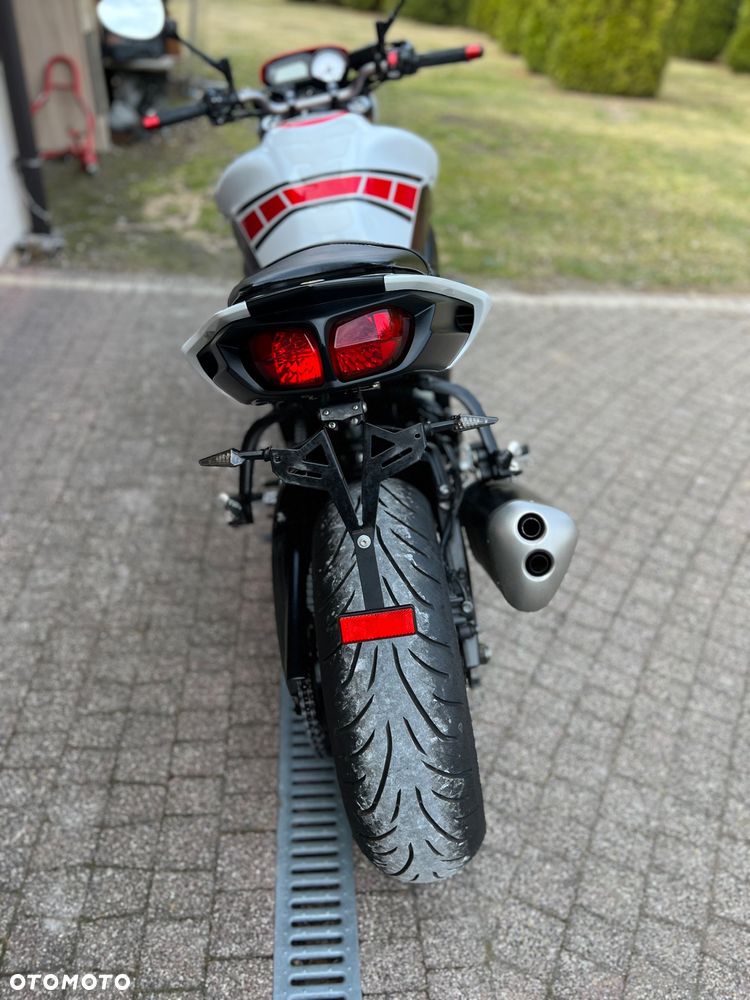 Yamaha FZ8 - 17
