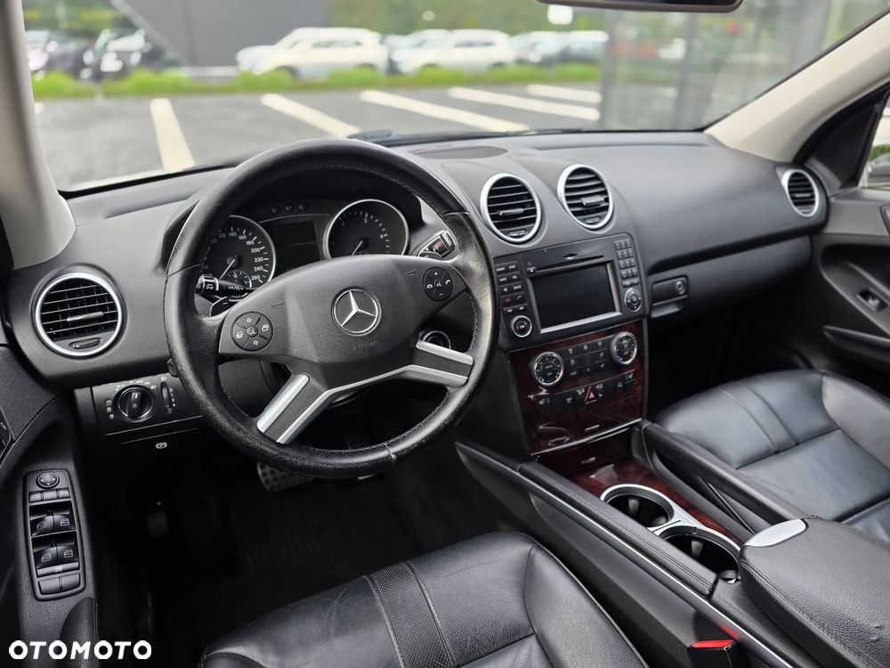 Mercedes-Benz ML - 22