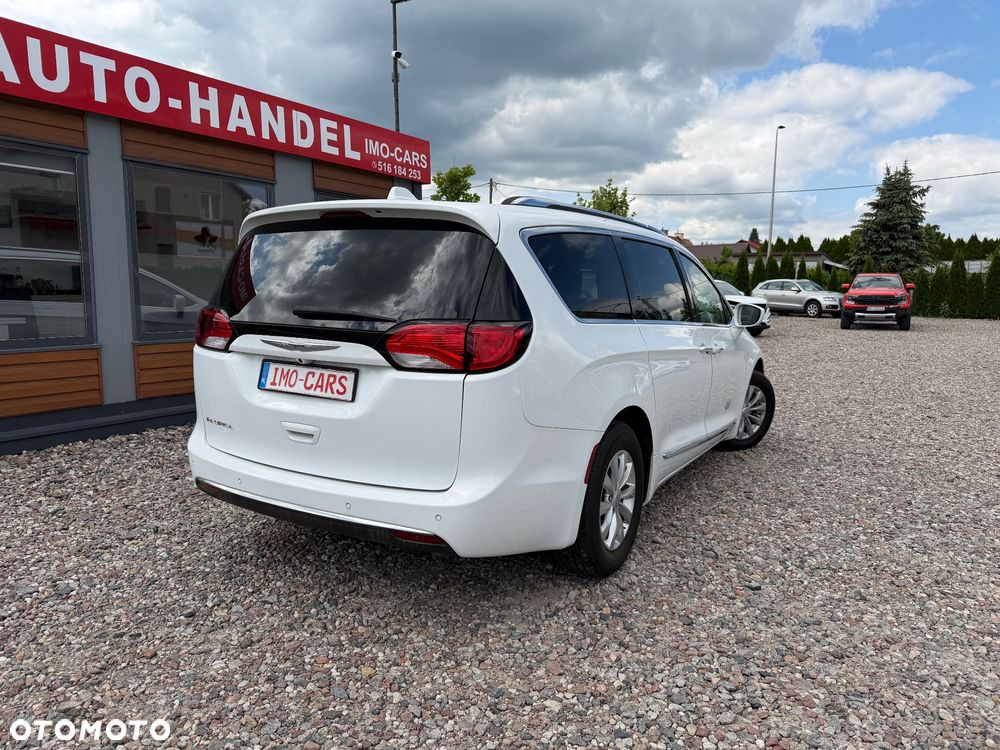 Chrysler Pacifica - 4