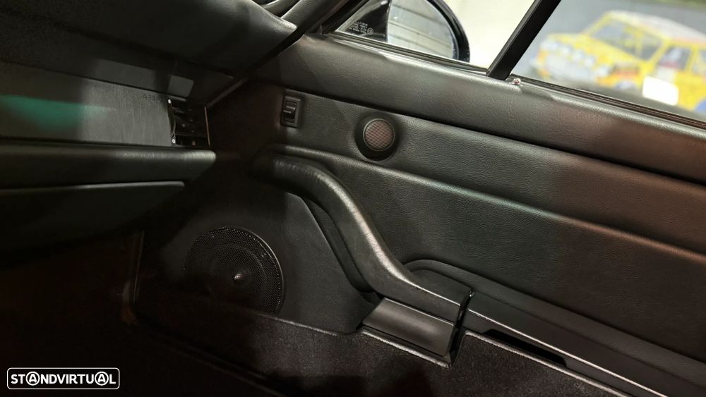 Porsche 911 (993) Cabriolet 3.6 Carrera 2 - 30