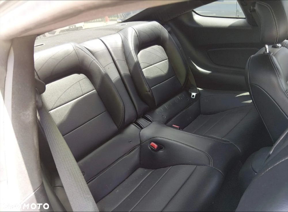 Ford Mustang 5.0 V8 GT - 10