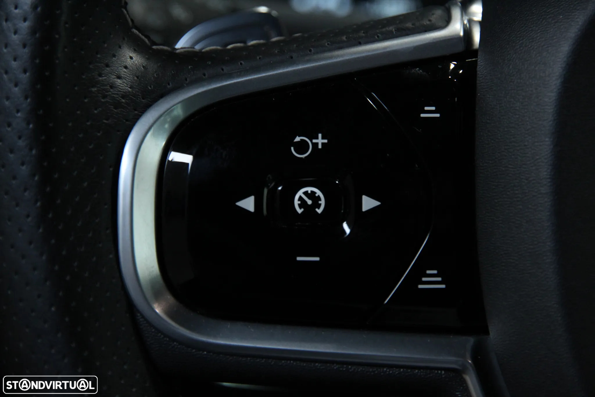Volvo XC 90 2.0 D4 R-Design - 18