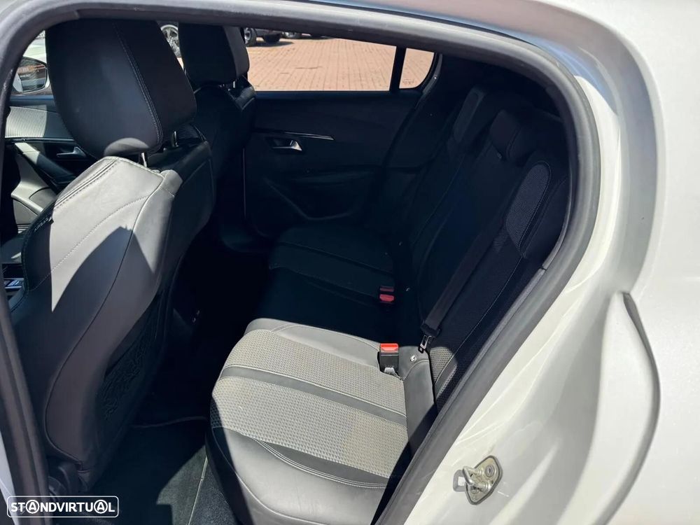 Peugeot e-208 - 18