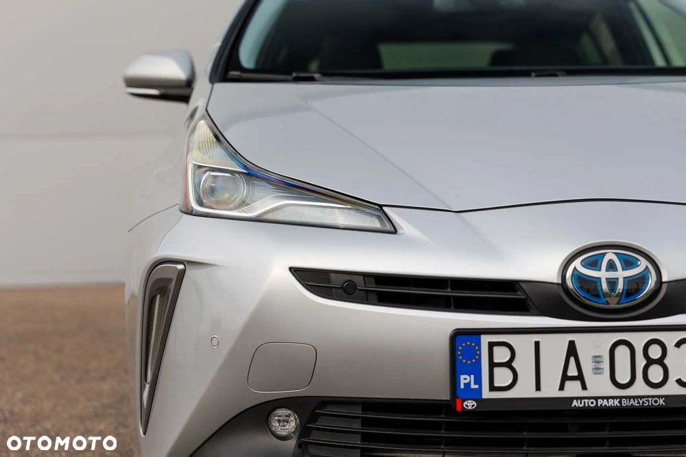 Toyota Prius (Hybrid) Executive - 13