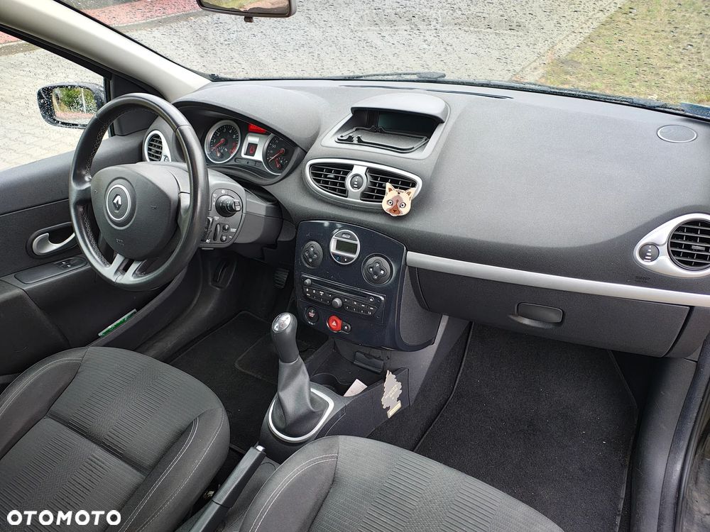 Renault Clio - 10