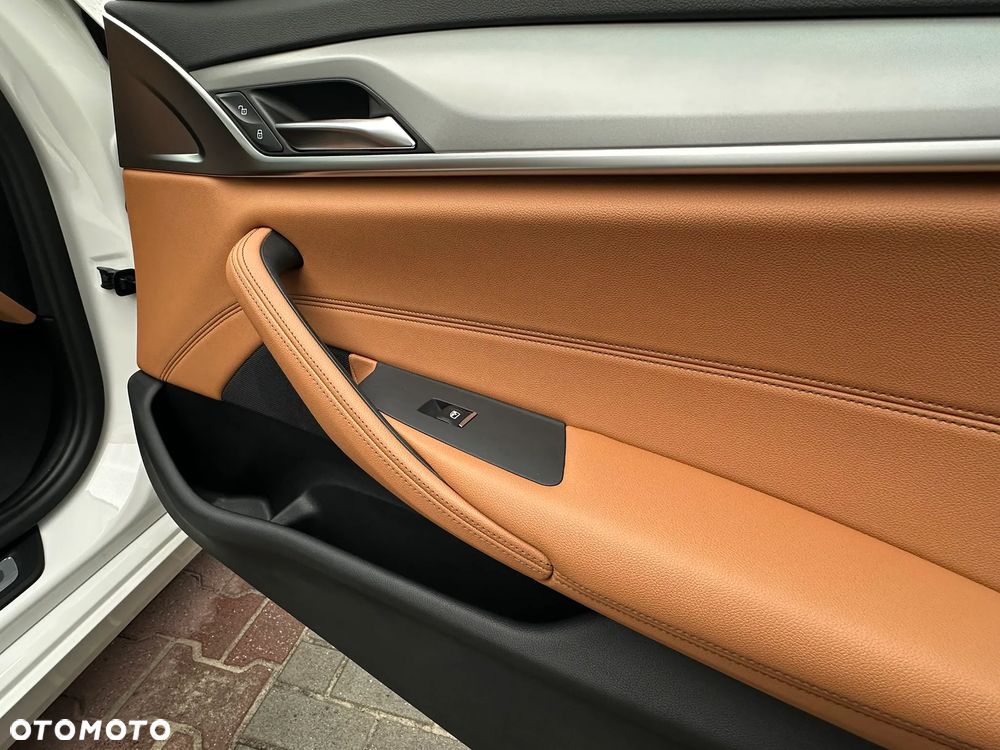 BMW Seria 5 520d xDrive - 21