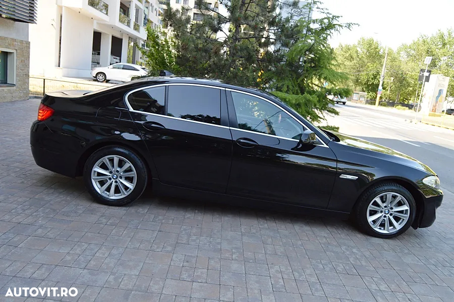 BMW Seria 5 520d Aut. - 32