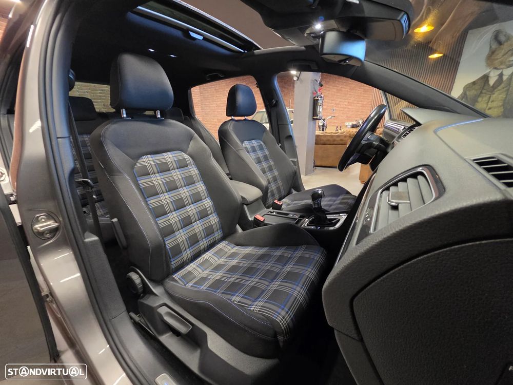 VW Golf 1.4 GTE Plug-In-Hybrid DSG - 16