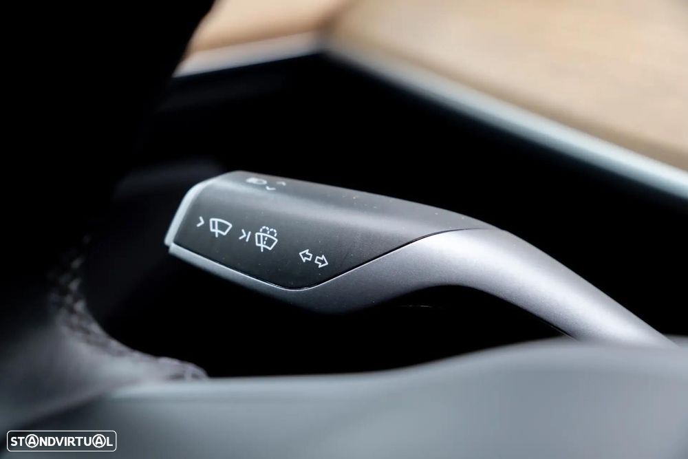 Tesla Model Y Long Range Dual Motor AWD - 28