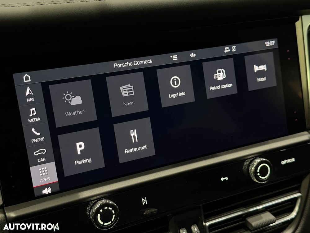 Porsche Macan T - 25