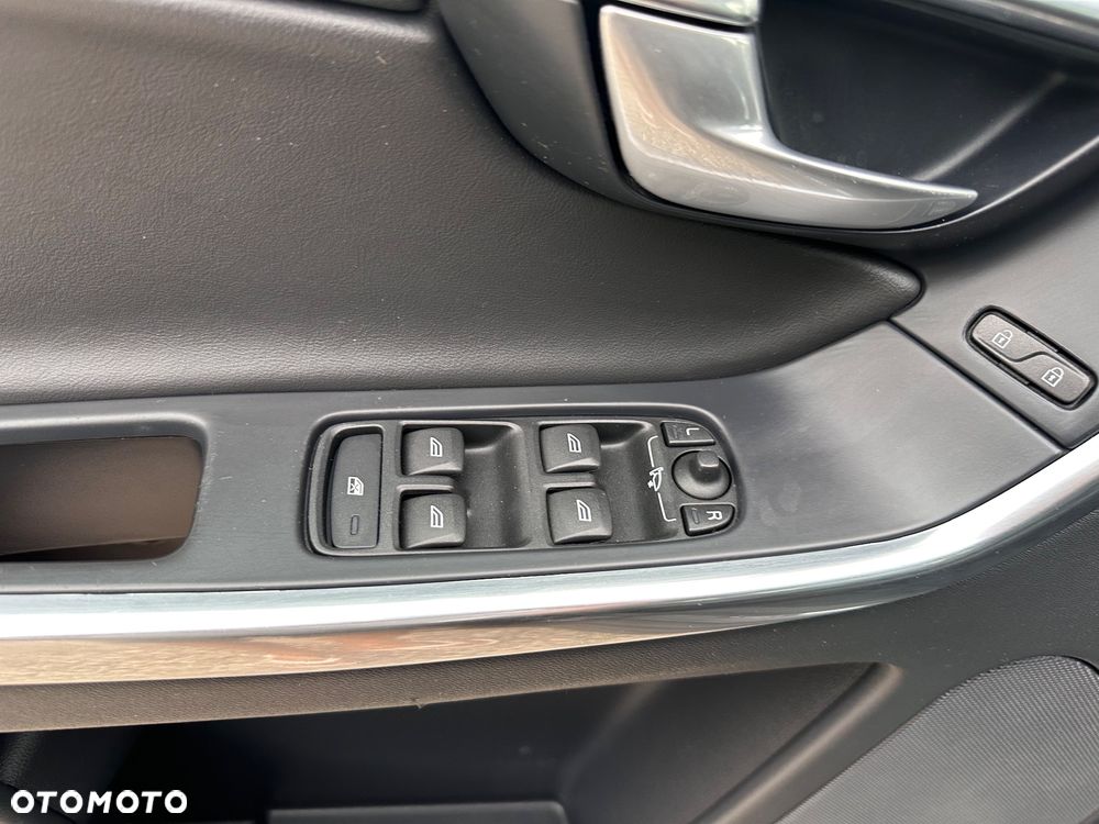 Volvo XC 60 D5 AWD Geartronic Summum - 5