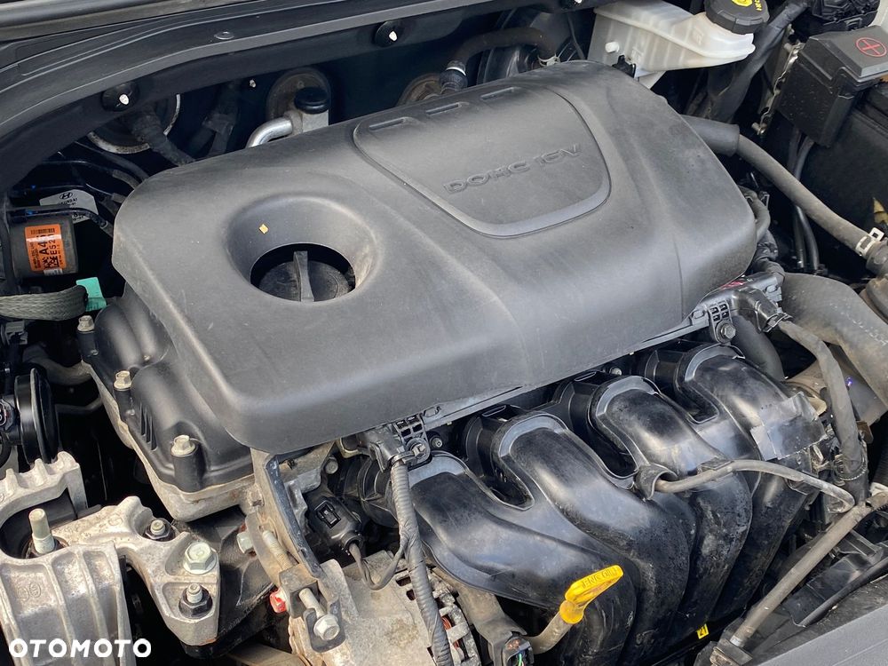 Hyundai Elantra 1.6 Comfort - 6