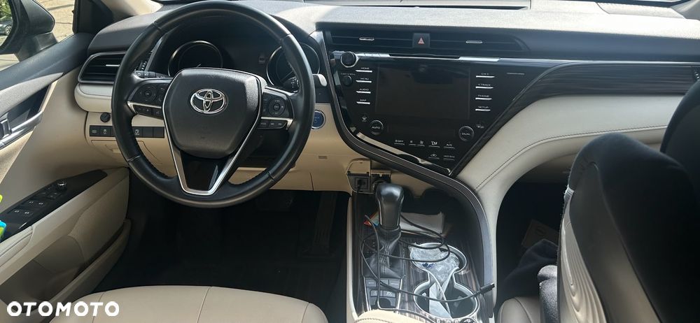 Toyota Camry 2.5 Hybrid Executive CVT - 1
