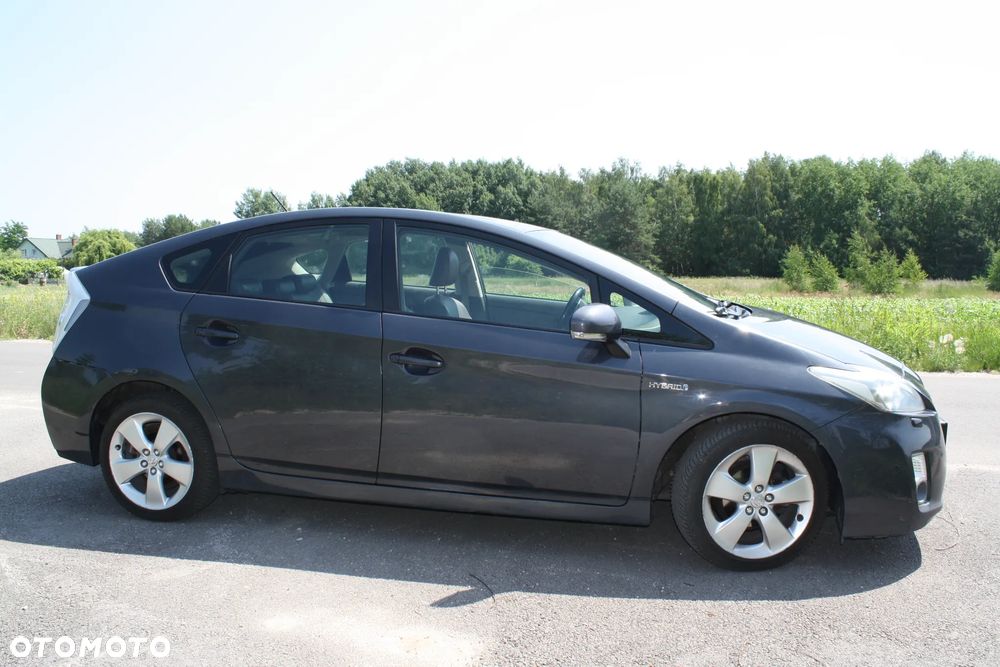 Toyota Prius 1.8 HSD Prestige - 3
