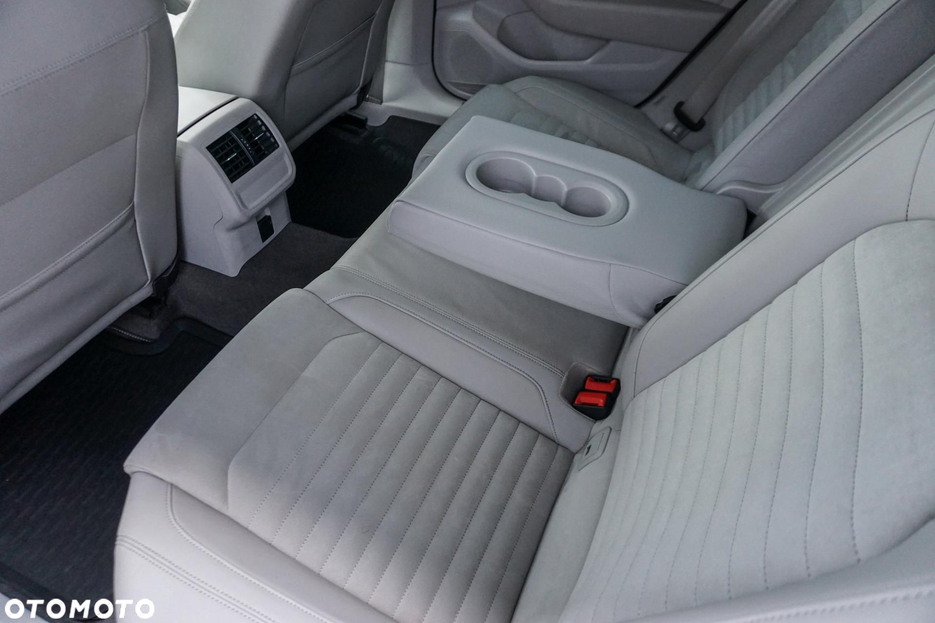 Volkswagen Passat 2.0 TSI Elegance DSG - 11
