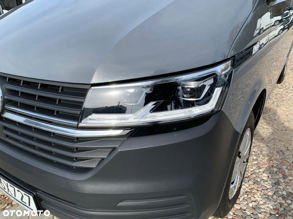 Volkswagen TRANSPORTER MOCNY T6 SILNIK DNA 2.0TDI MOC 150KM DSG7 SKRZYNIA AUTOMAT Ilość miejsc 9 osobowy ZABUDOWA KOMBI VAN MINIBUS SPECJALNA CARAVELLE Lampy Bi-LED Kamera  Radar 2x boczne drzwi przesuwne! Aktywny tempomat, Asystent pasa, System zmiany pasa, Podgrzewane fotele, Dwustrefowa Klimatyzacja i ogrzewanie! Fabryczne oryginał WEBASTO 5kW THERMO COMFORT SE Szybkie nagrzewanie silnika zimą! - 22
