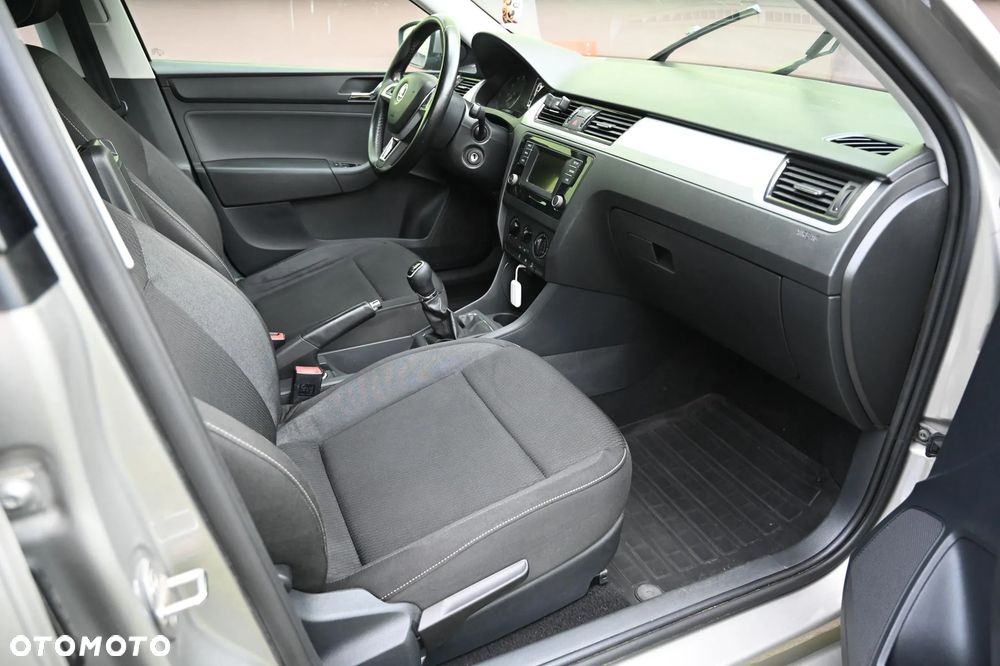 Skoda RAPID 1.2 TSI Ambition - 23