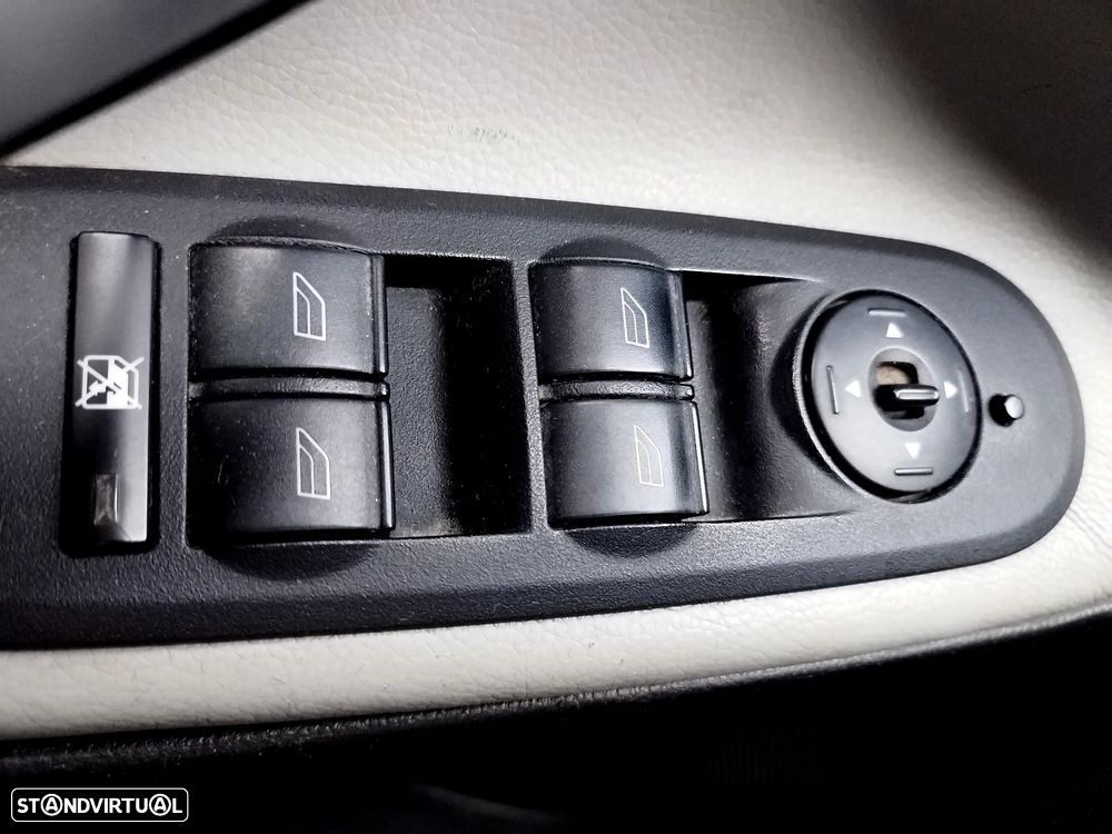 Ford Galaxy 2.0 TDCi Ghia - 40