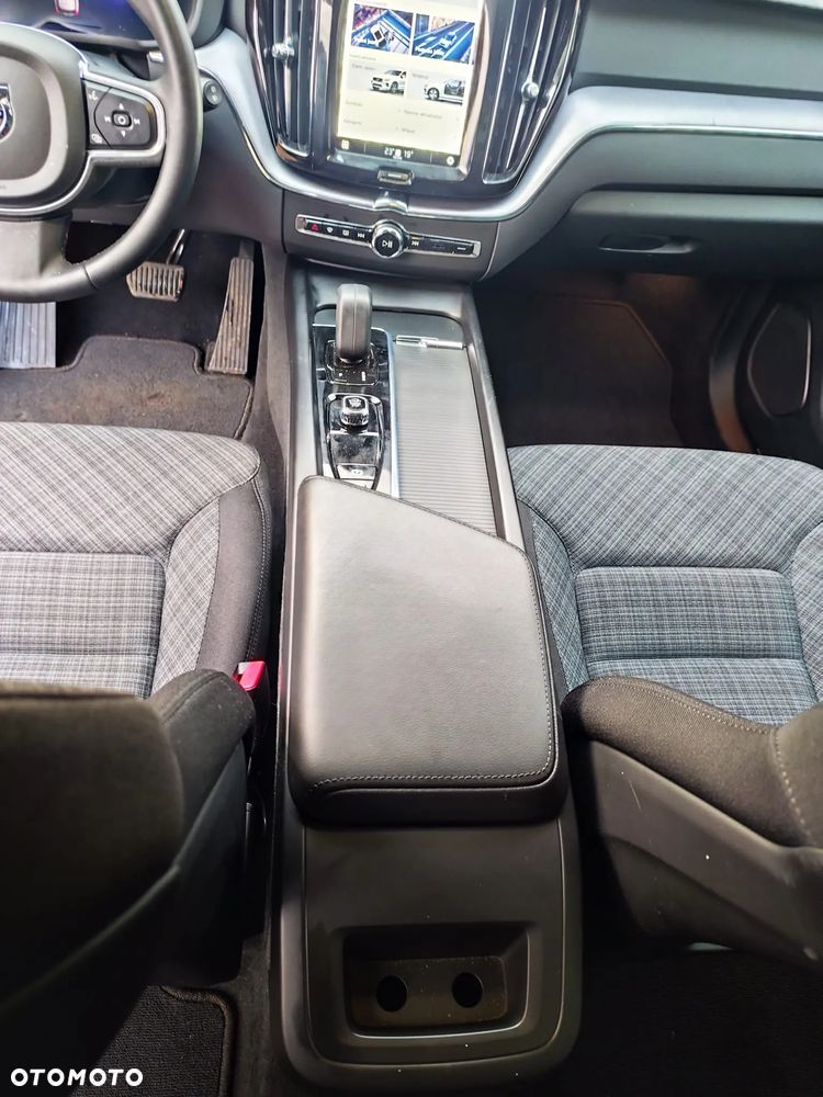 Volvo XC 60 D5 AWD Momentum - 22