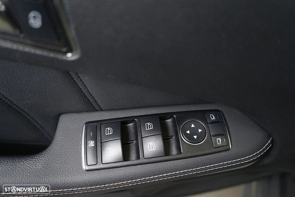 Mercedes-Benz E 220 CDi Avantgarde BlueEfficiency Auto - 20