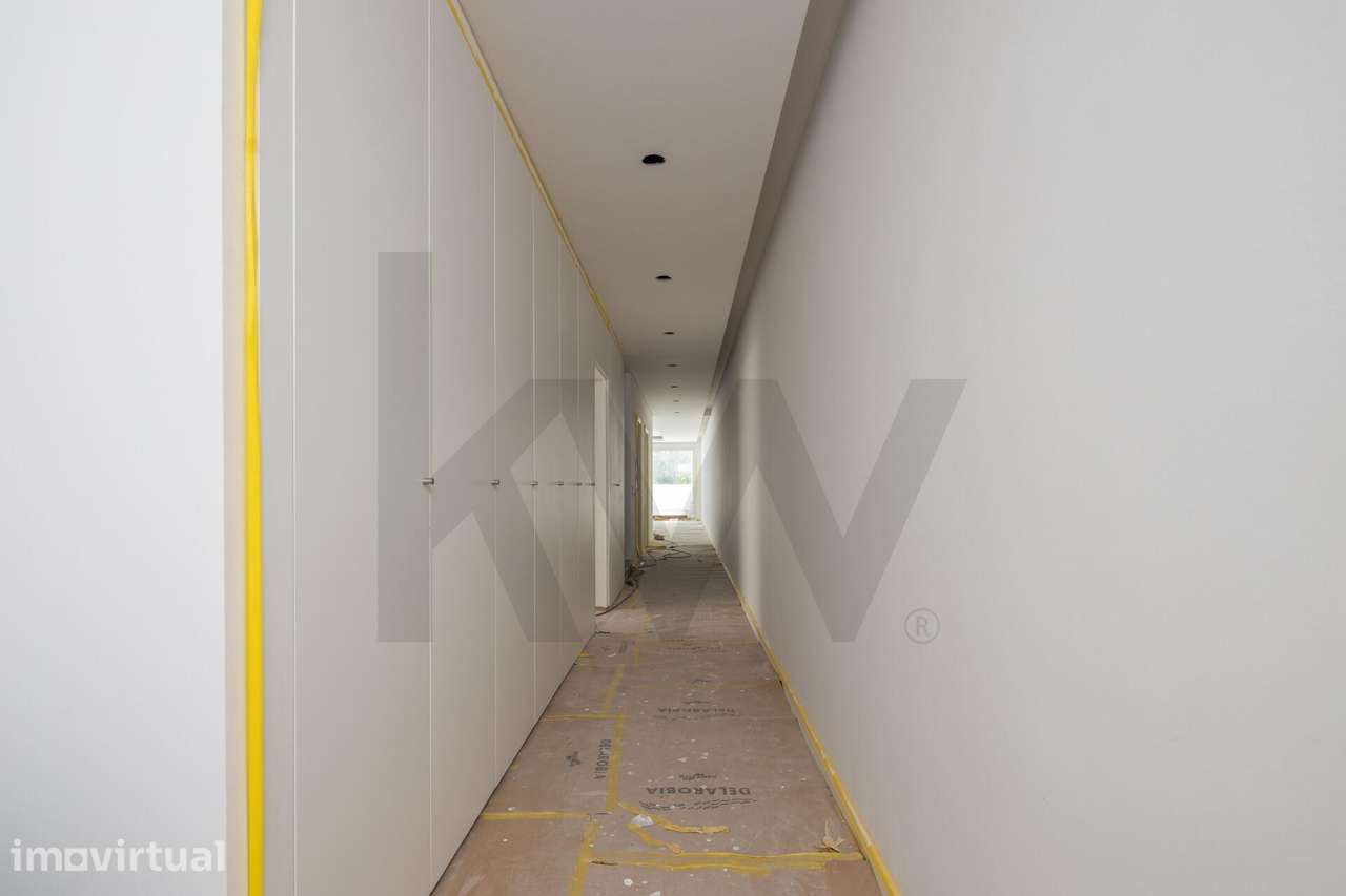 Moradia T5| 600 m2 de Área Útil| Piscina| 900m2 de Terreno - Grande imagem: 2/56