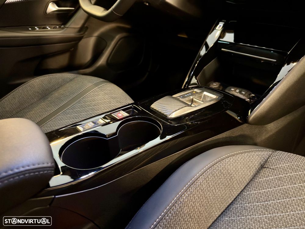 Peugeot e-2008 Allure - 41