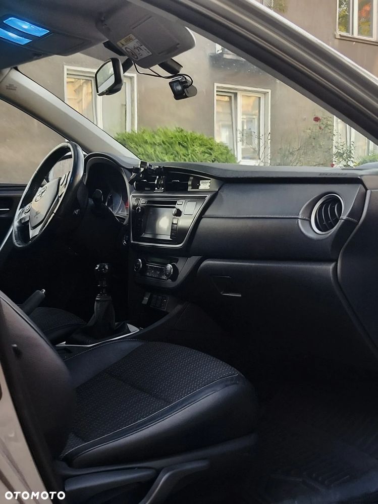 Toyota Auris 1.6 Valvematic Executive - 3