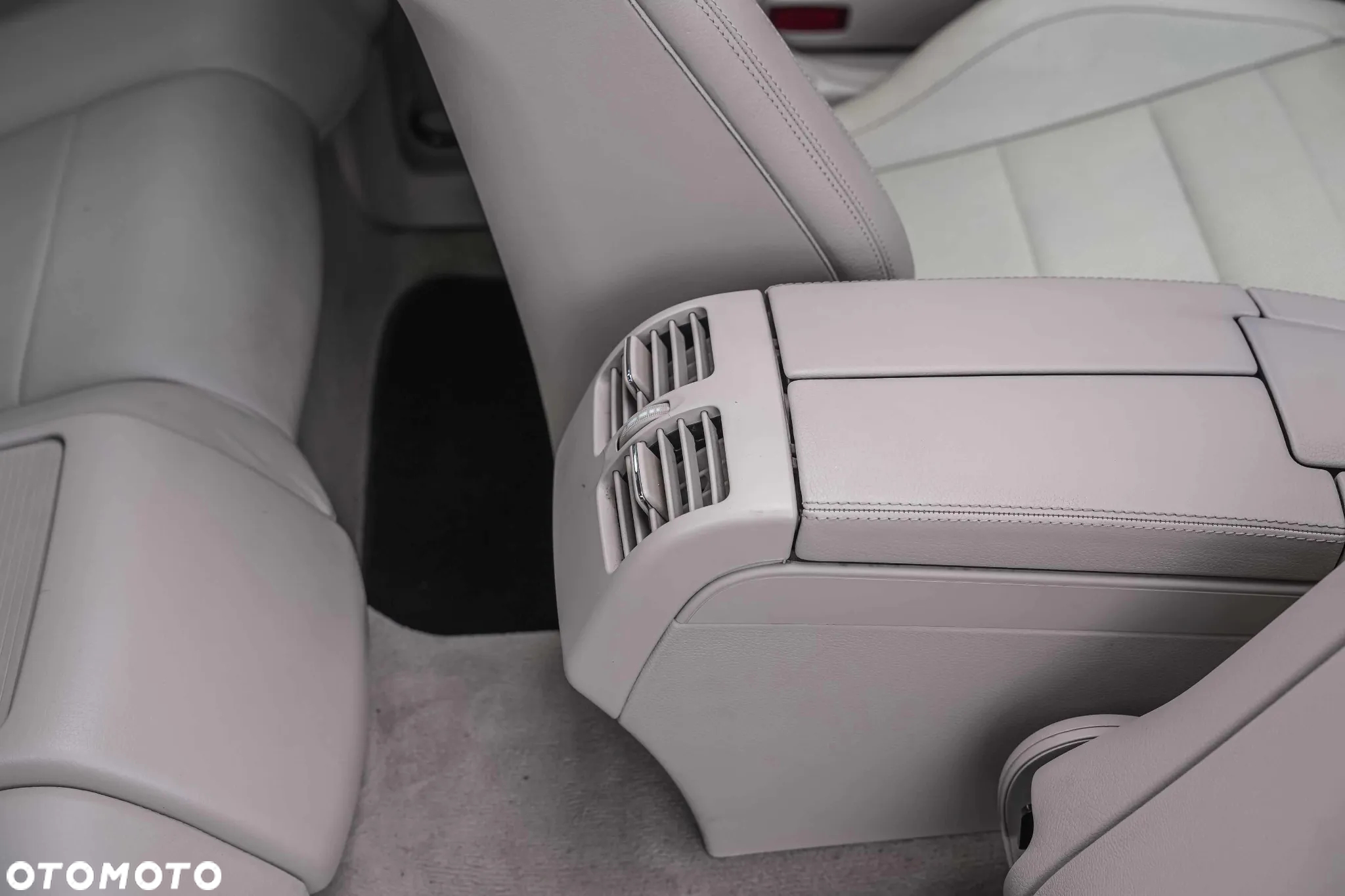 Mercedes-Benz Klasa E 350 CGI BlueEffICIENCY - 38