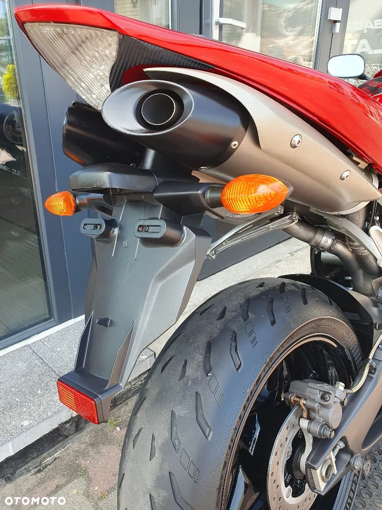 Yamaha R1 - 21