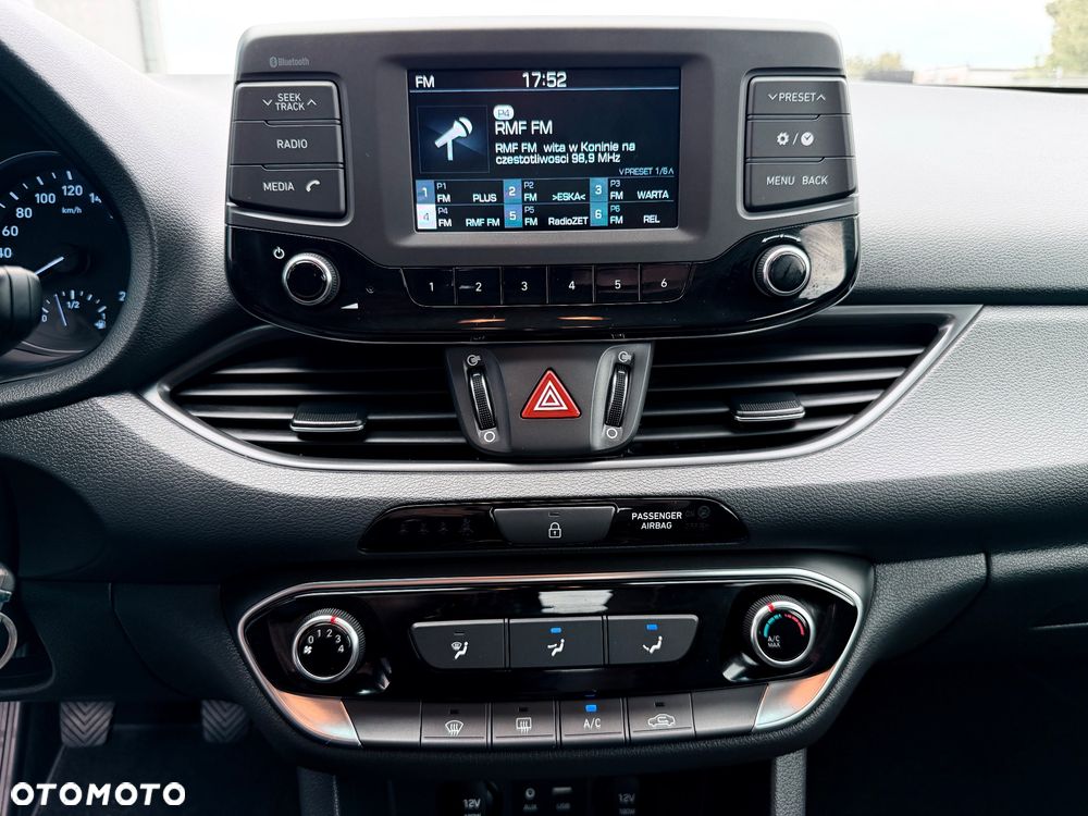 Hyundai i30 blue 1.6 CRDi Style - 23