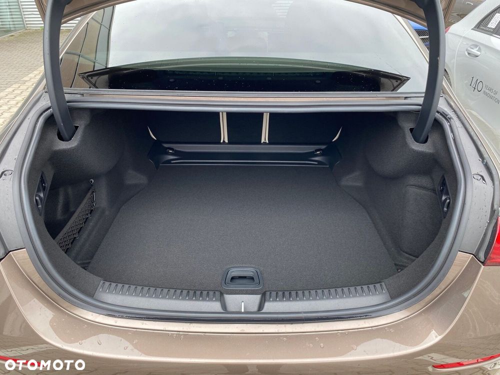 Mercedes-Benz Klasa E 220 d mHEV 4-Matic AMG 9G-Tronic - 23