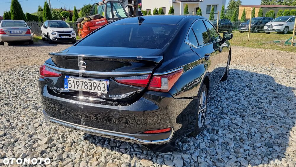 Lexus ES 300h Style Edition - 12