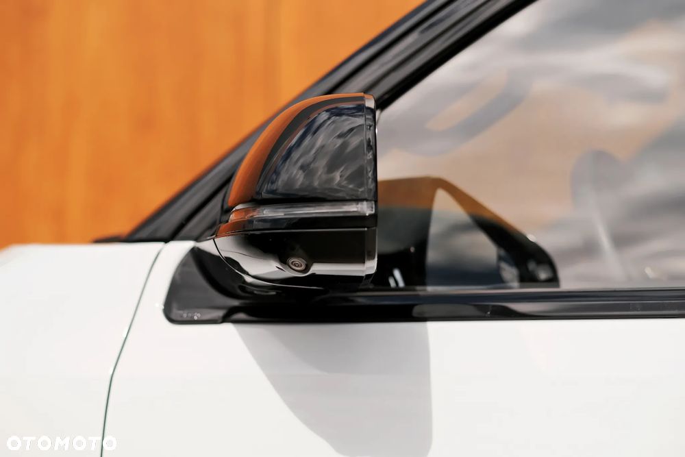 Jeep Grand Wagoneer - 18