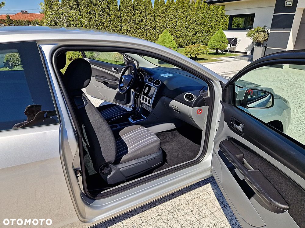 Ford Focus 1.6 16V Connect - 11