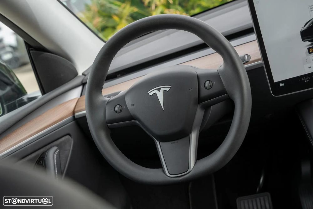 Tesla Model Y Long Range Dual Motor AWD - 12