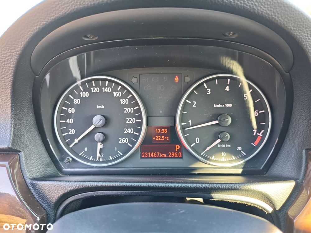 BMW Seria 3 330i - 23