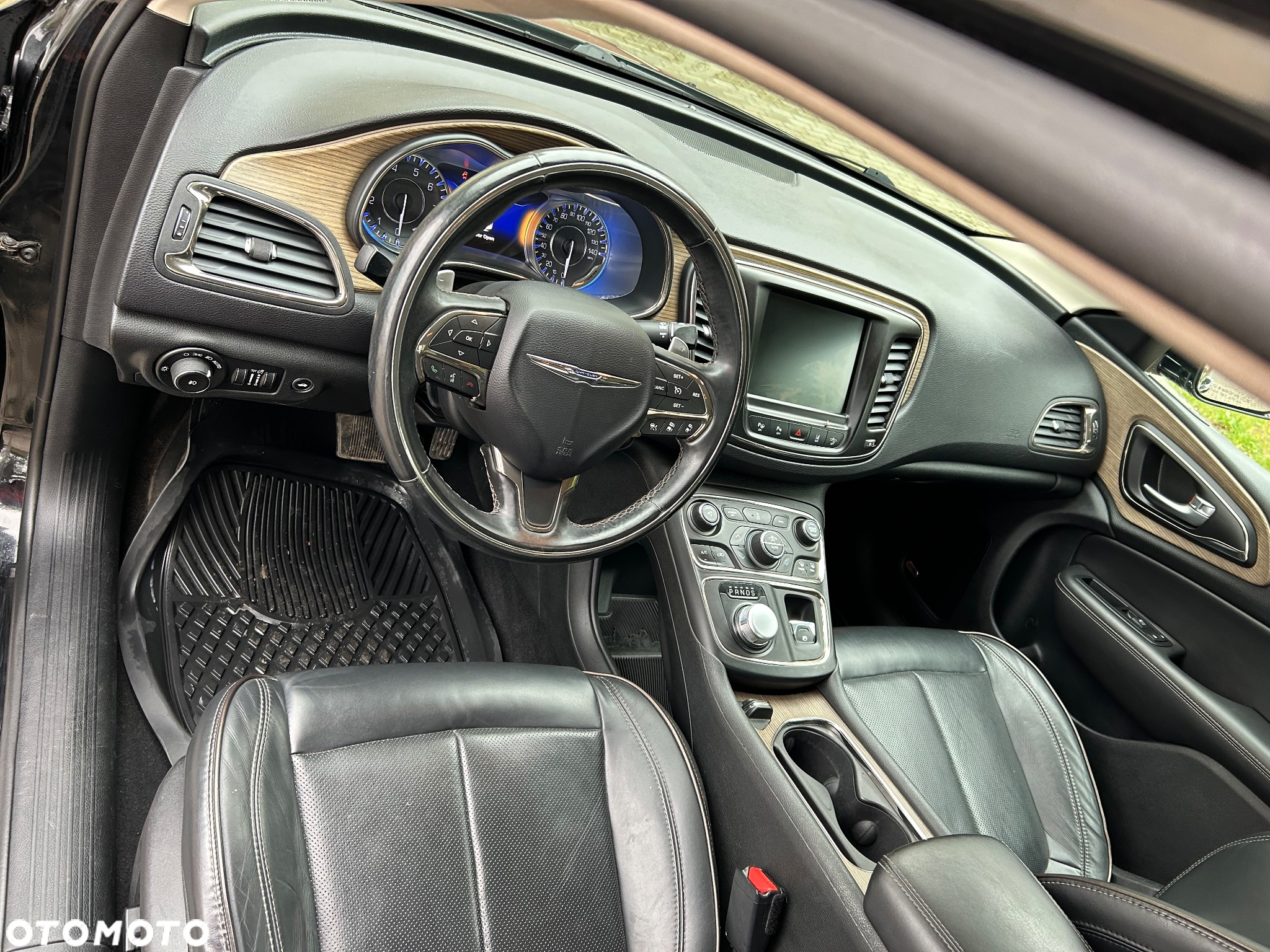Chrysler 200 - 9