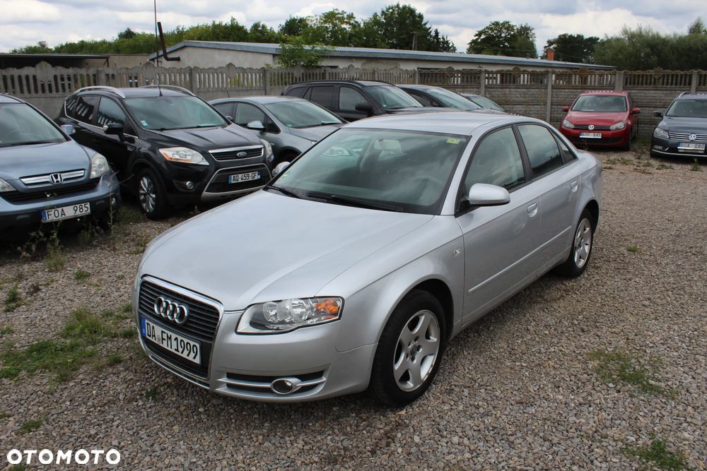 Audi A4 Limousine - 1
