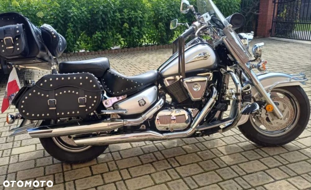 Suzuki Intruder - 1