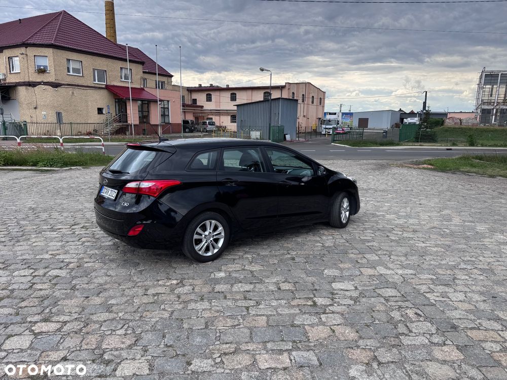 Hyundai i30 i30cw 1.6 CRDi Fifa World Cup Edition - 6