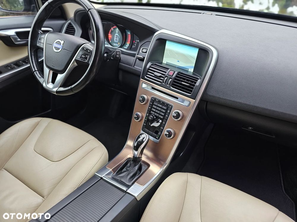 Volvo XC 60 D4 AWD Geartronic Summum - 22