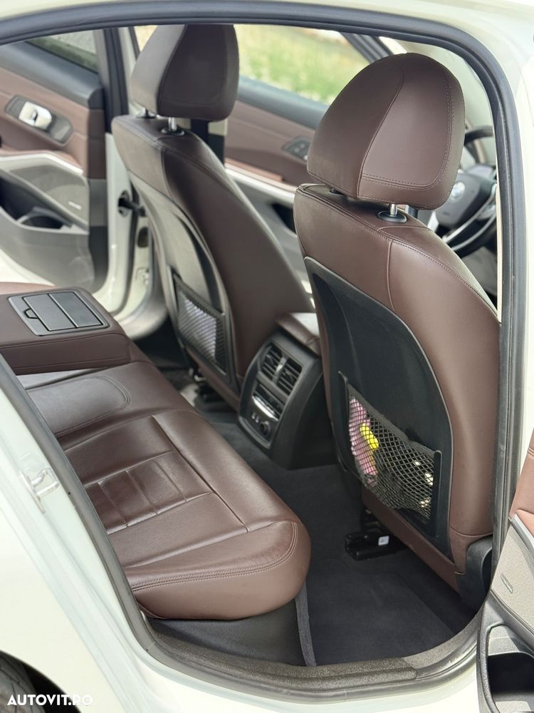BMW Seria 3 318d Aut. - 17