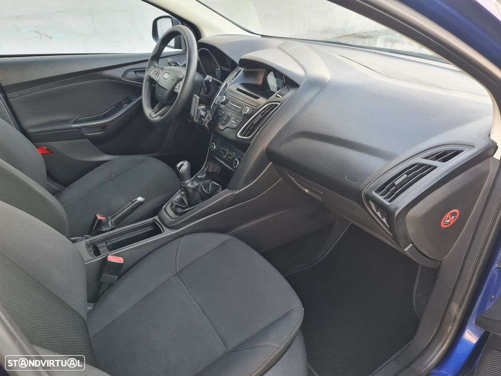 Ford Focus 1.0 SCTi Titanium - 8