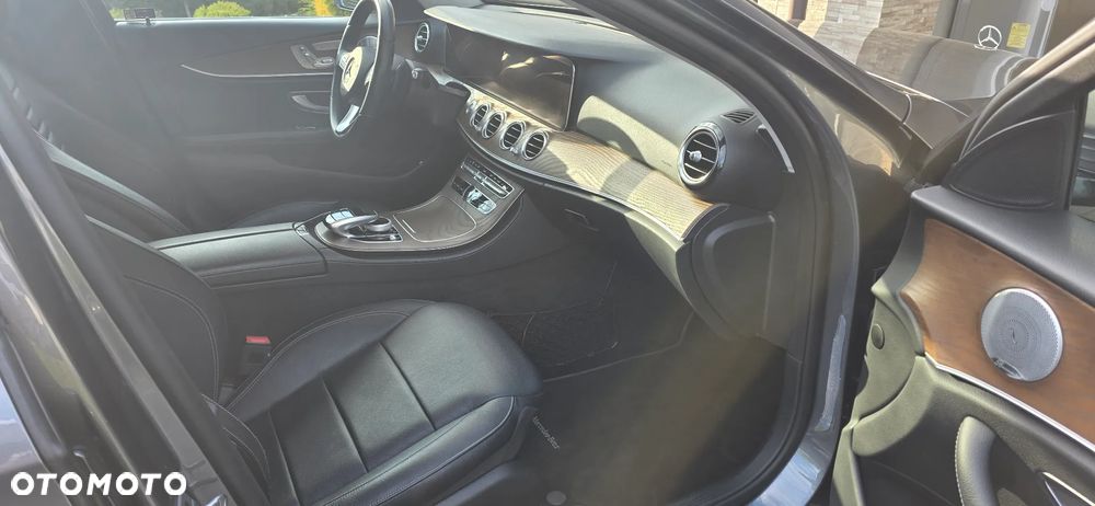 Mercedes-Benz Klasa E 220 d 4-Matic 9G-TRONIC - 4