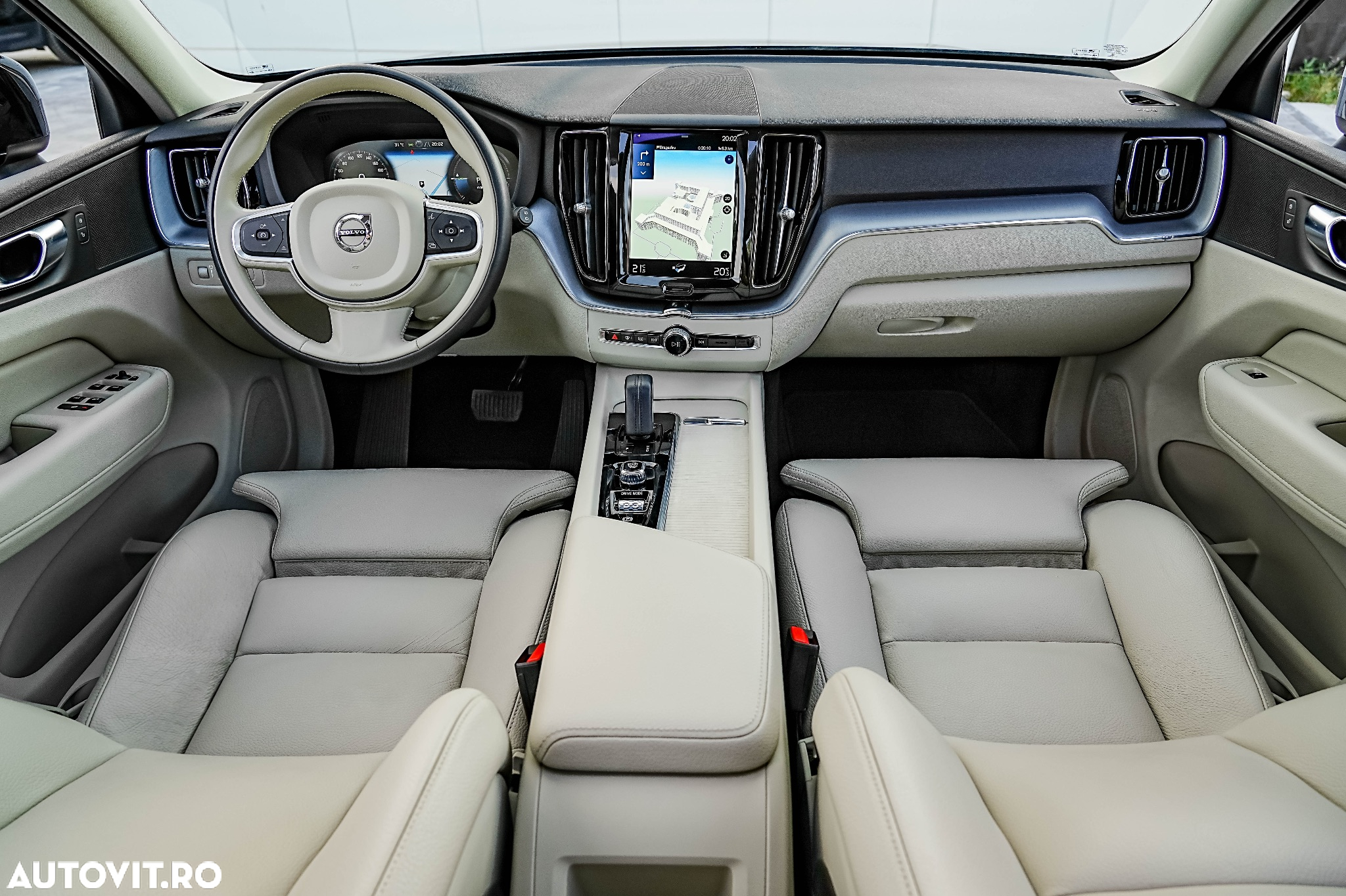 Volvo XC 60 T6 AWD Recharge Geartronic Inscription - 4