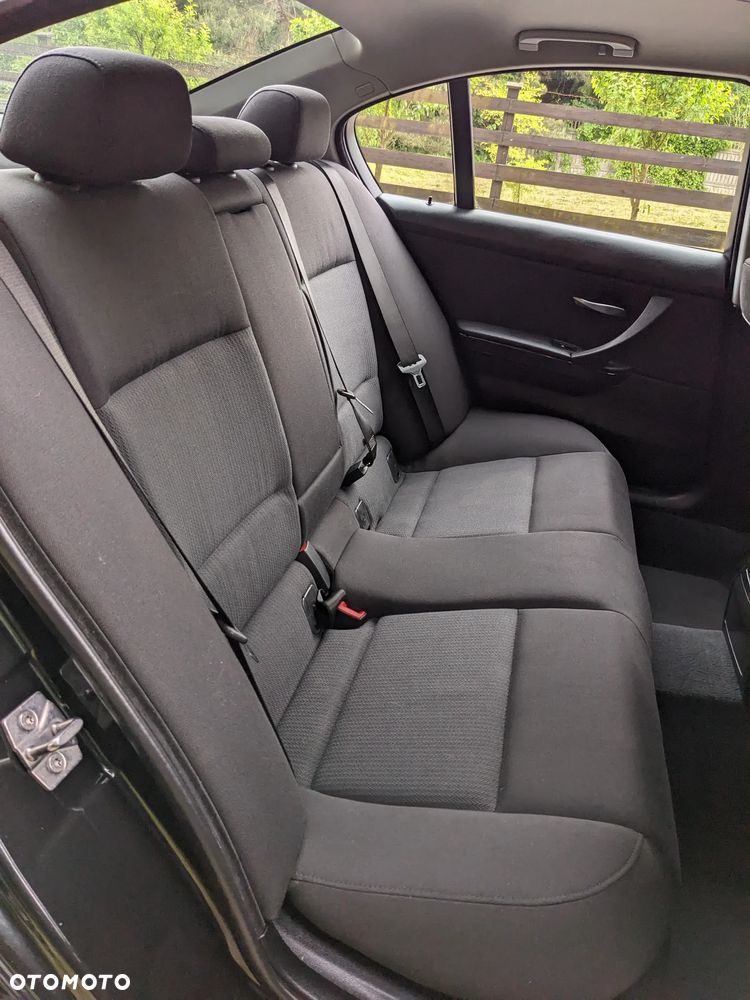 BMW Seria 3 318i Edition Exclusive - 24