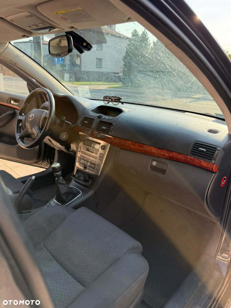 Toyota Avensis - 5